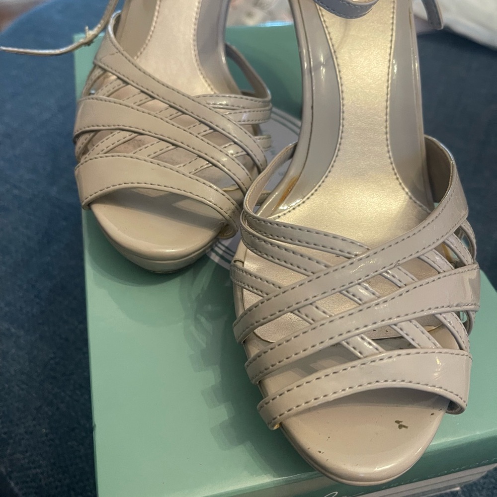 Naturalizer Gray Heels